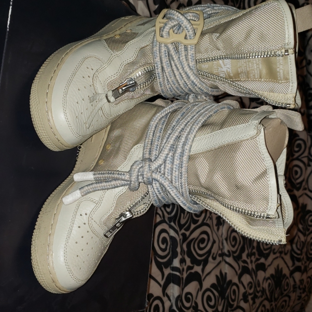 Women's sneakers